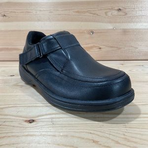 Orthofeet Carnigie Slip On Shoes 
# 517
Leather
Men’s Size 8 4E X-Wide 
Black